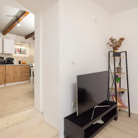 Stone Pearl Apartment